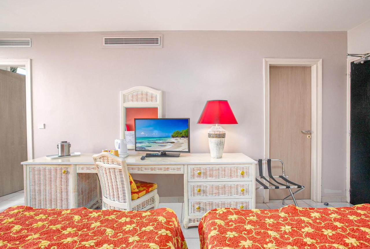 คาริเบีย สควอช โฮเต็ล Hotel ฟอร์-เดอ-ฟร็องส์ ภายนอก รูปภาพ